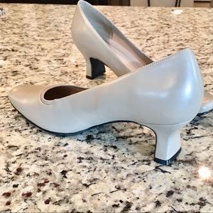 Size 9 Taupe Leather shoes